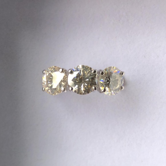 3Ct Round Cut Moissanite Engagement/Promise Ring! - Picture 6 of 6